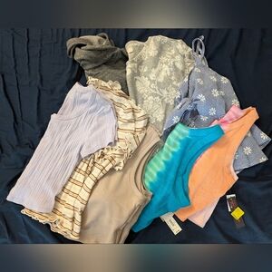 Lot Of 8 Women's Size Medium Crop Tops NWT And Pre-owned